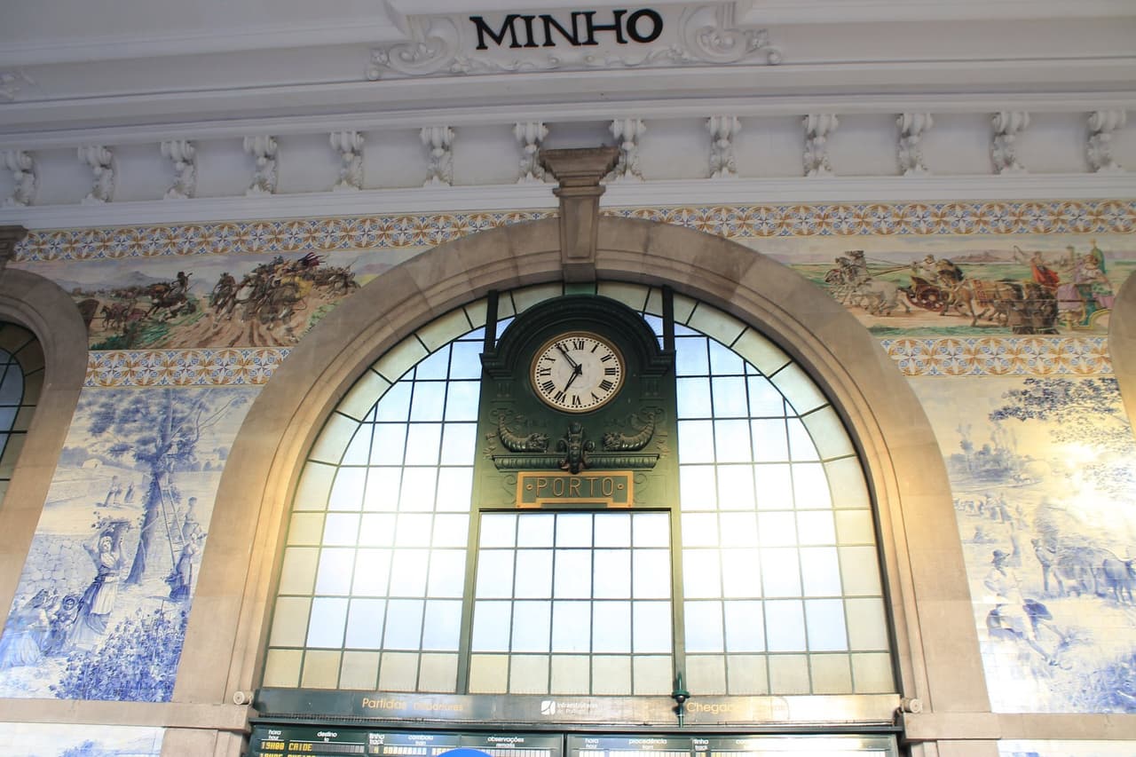 Paneles de azulejos en la estación de São Bento, Oporto